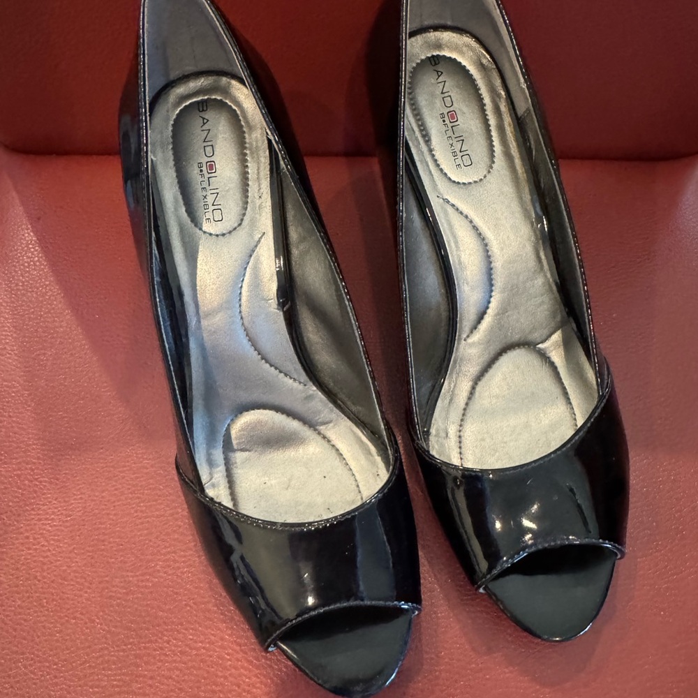 Bandolino Flexible 
Women's Black Peep Toe Heels